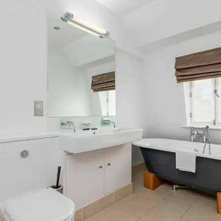 A Stunning Three Bedroom Home In Mayfair Londen Buitenkant foto