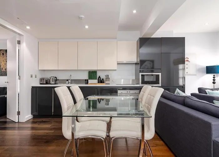 A Stunning Three Bedroom Home In Mayfair