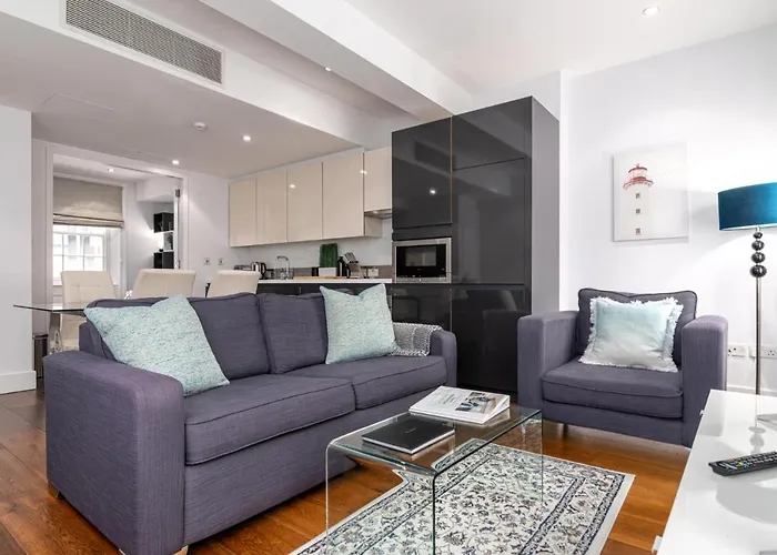 A Stunning Three Bedroom Home In Mayfair